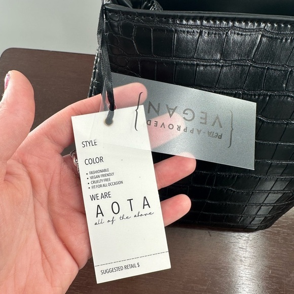 AOTA Elena Black Mock Crocadile Textured Bucket Bag Purse Handbag NWT - Picture 3 of 7